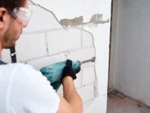 demolizione muro portante
